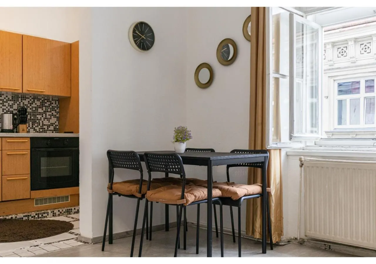 2 Pleasant Flats - Perfect For Long Stays Vienna Apartment